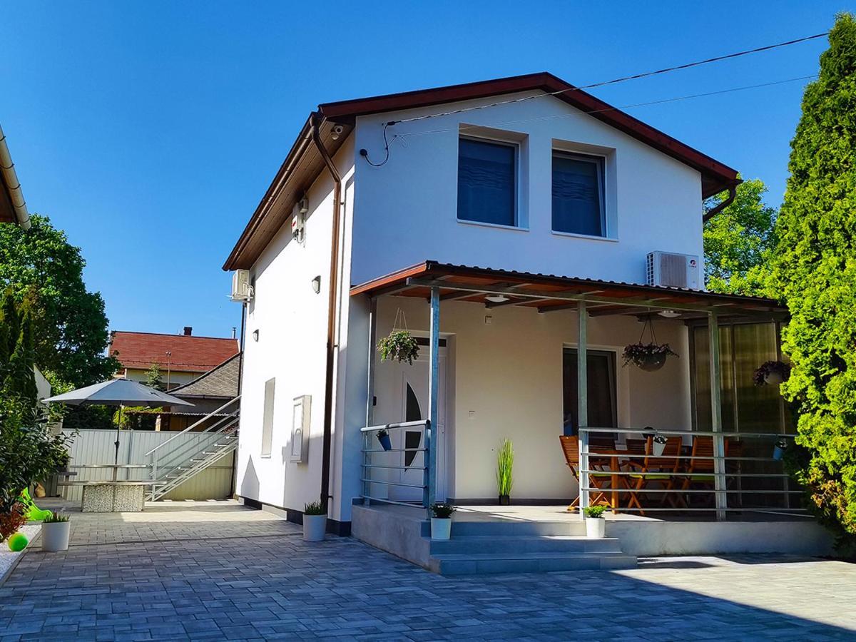 White Stone Apartman Hajdúszoboszló Exterior foto