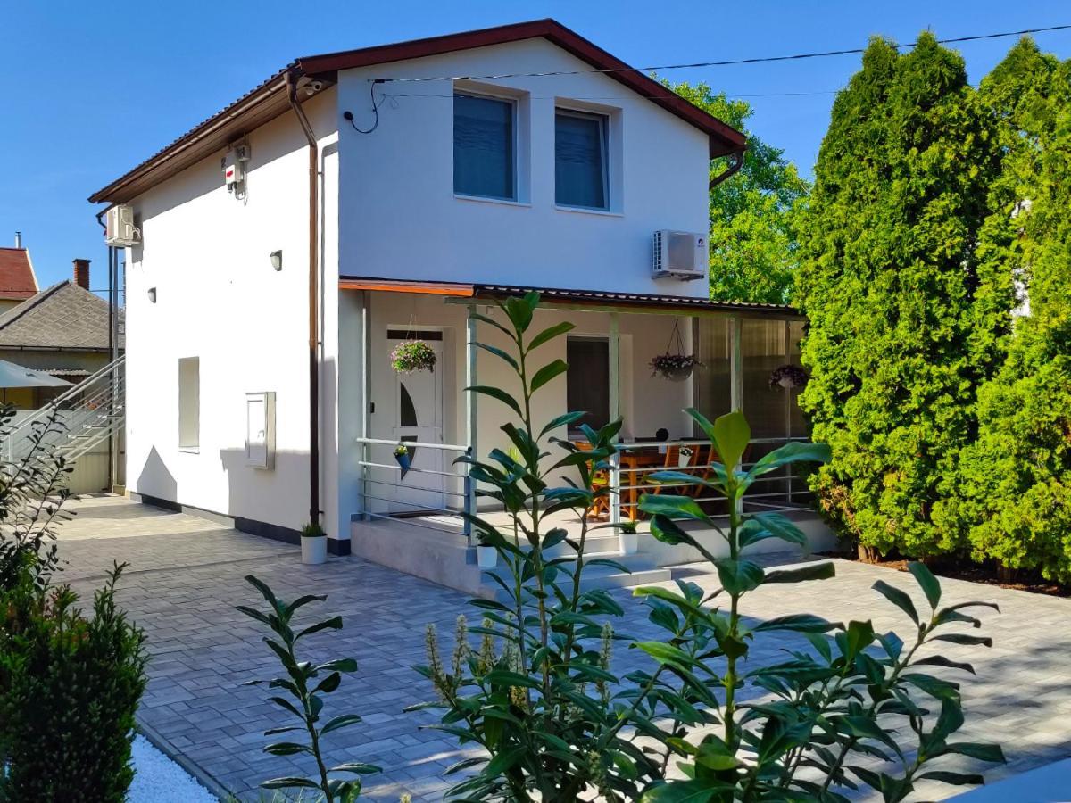 White Stone Apartman Hajdúszoboszló Exterior foto