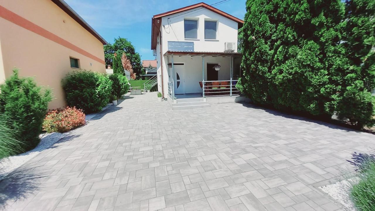 White Stone Apartman Hajdúszoboszló Exterior foto
